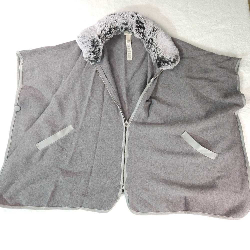 Chicos Cardigan Womens Size Medium Gray Fur Collar Cape Shawl Poncho Sweater Zip